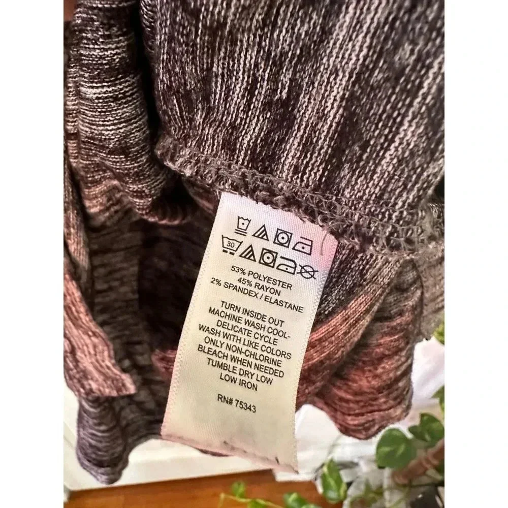 Tahari Women’s size Medium Sweater - Picture 5 of 7